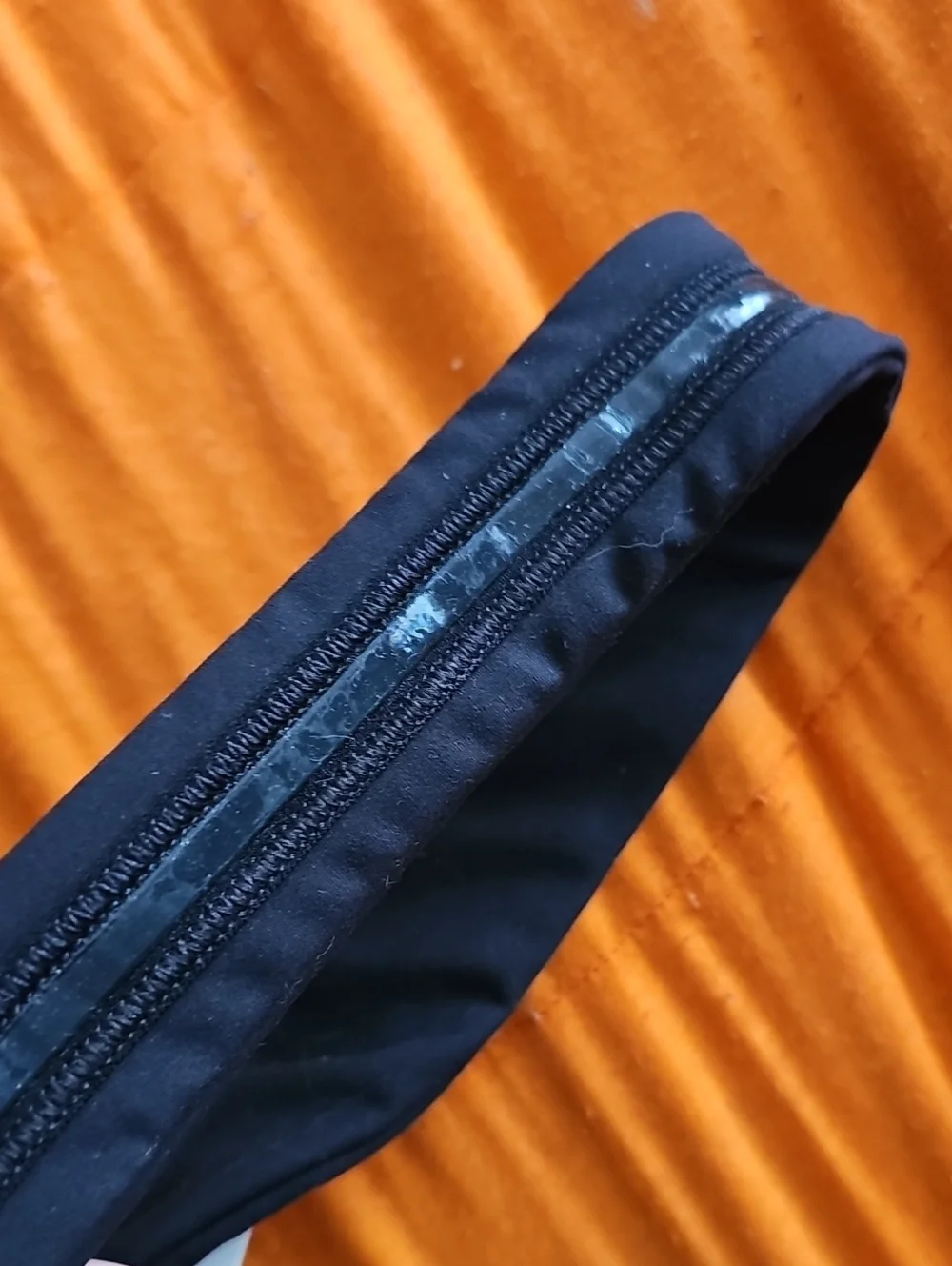 Vuori Volley Headband, Nwts, Black!! Sz O/S, Black And Silver